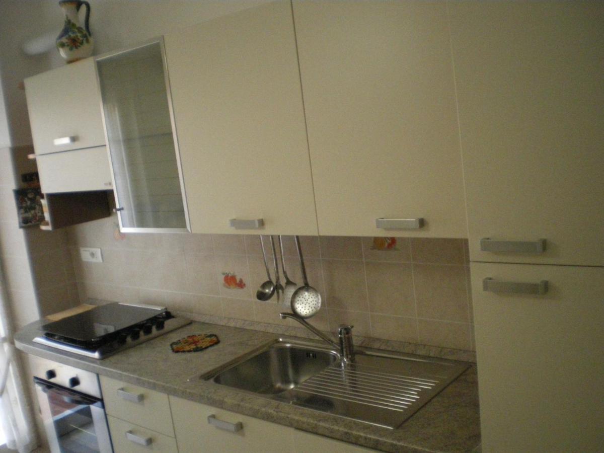 Poppy Apartment Леванто Екстериор снимка