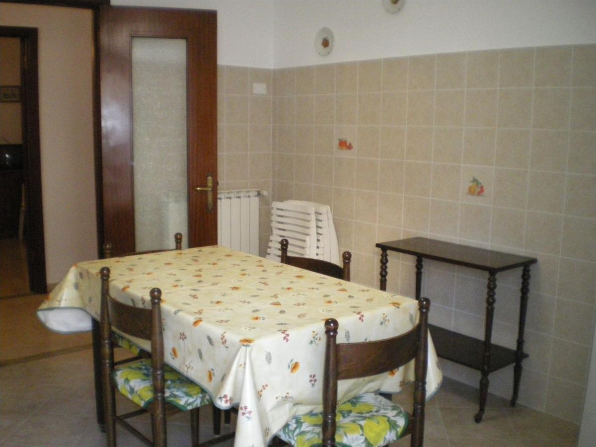 Poppy Apartment Леванто Екстериор снимка