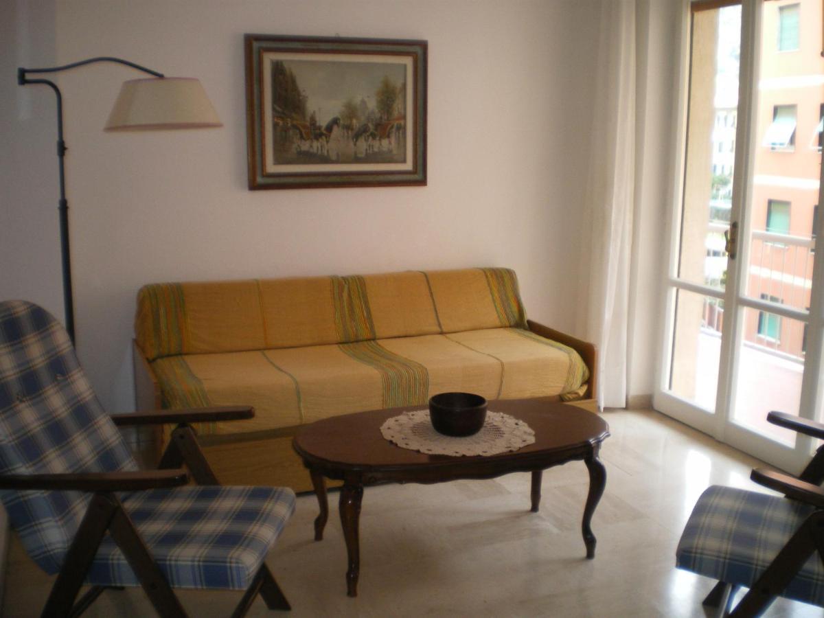 Poppy Apartment Леванто Екстериор снимка