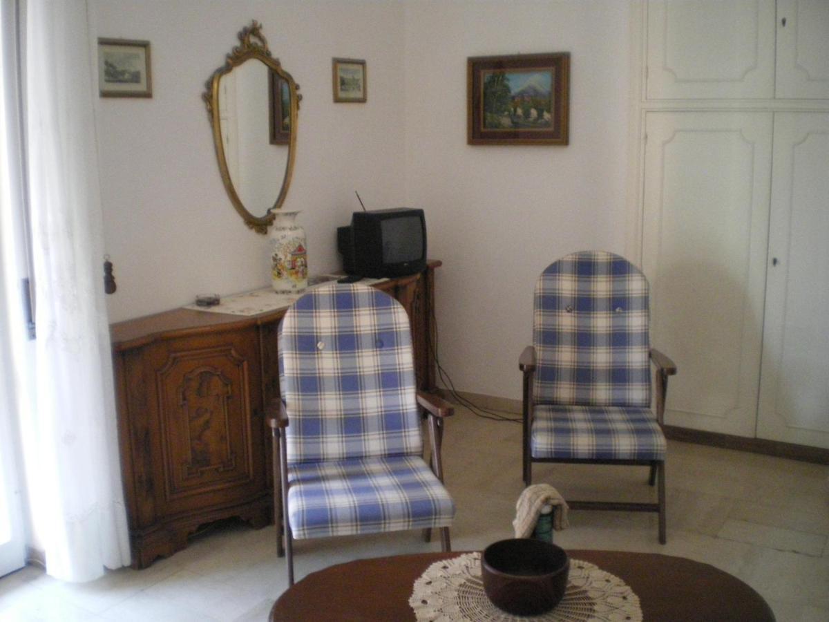 Poppy Apartment Леванто Екстериор снимка