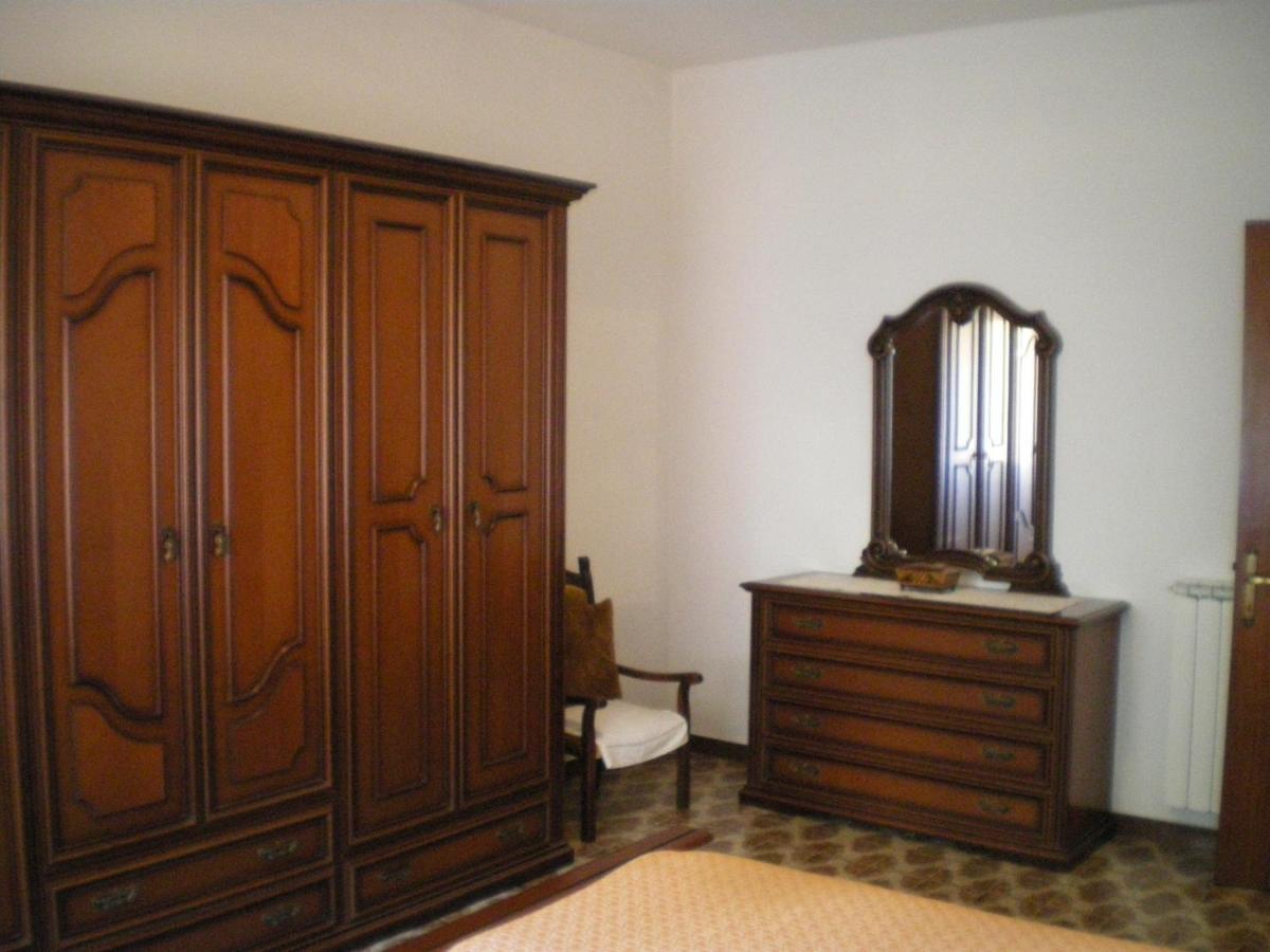 Poppy Apartment Леванто Екстериор снимка