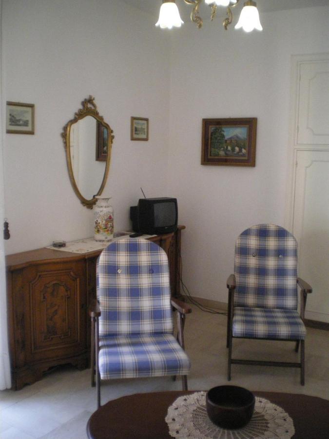 Poppy Apartment Леванто Екстериор снимка